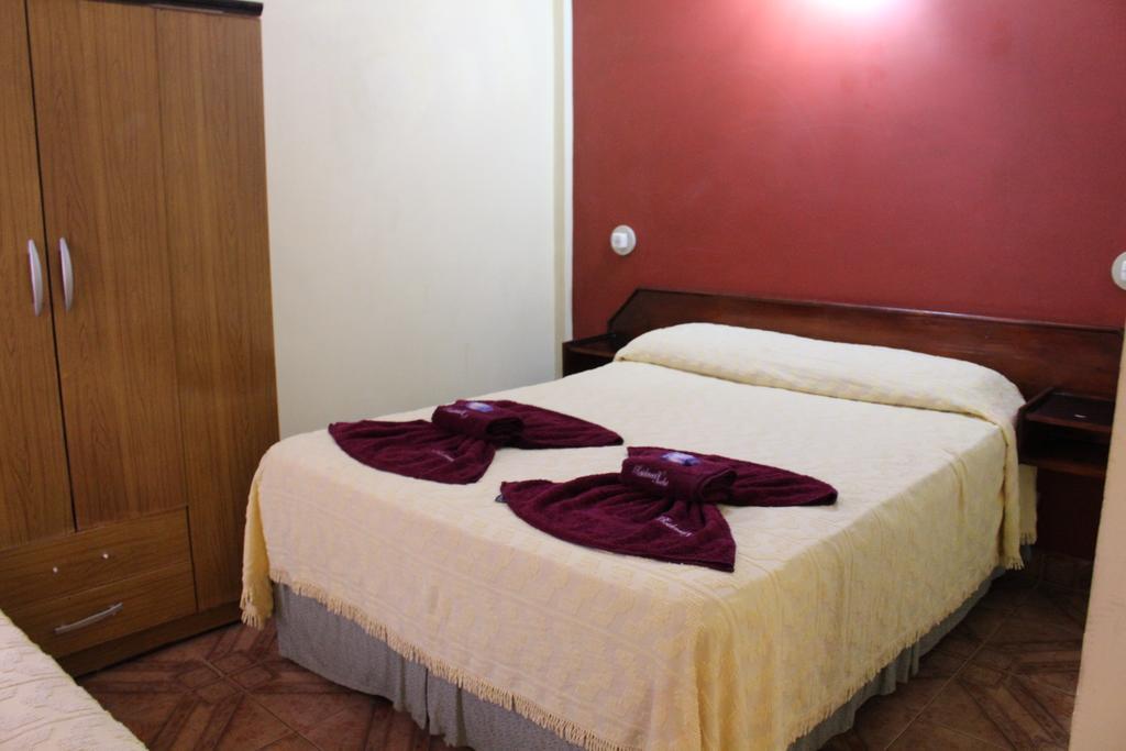 Residencial Noelia Hostel ปูแอร์โตอีกวาซู ภายนอก รูปภาพ