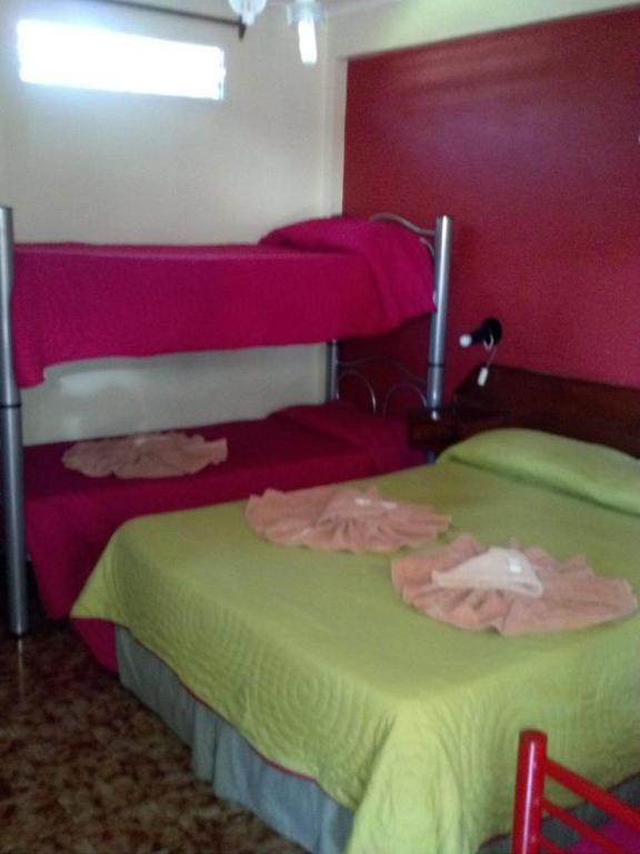 Residencial Noelia Hostel ปูแอร์โตอีกวาซู ห้อง รูปภาพ