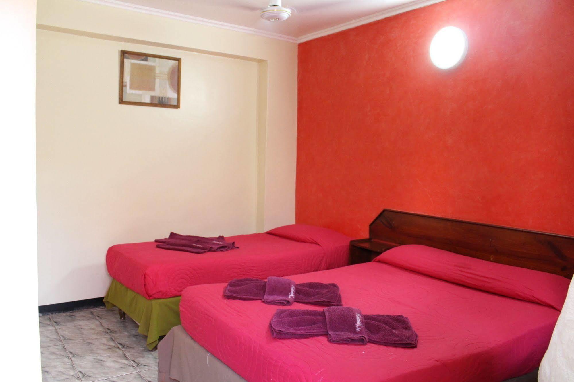 Residencial Noelia Hostel ปูแอร์โตอีกวาซู ภายนอก รูปภาพ