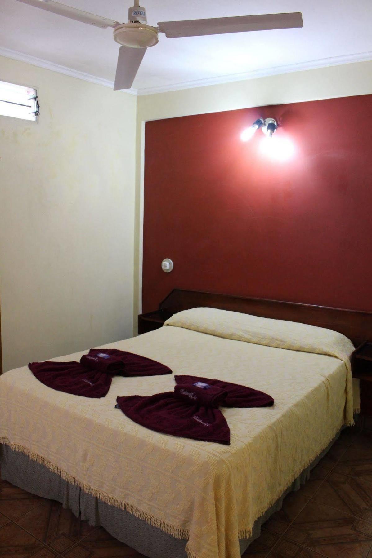 Residencial Noelia Hostel ปูแอร์โตอีกวาซู ภายนอก รูปภาพ