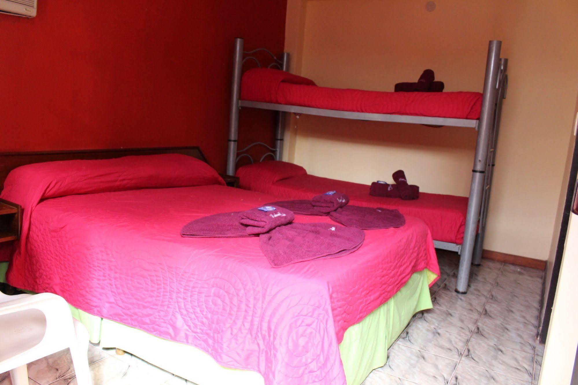 Residencial Noelia Hostel ปูแอร์โตอีกวาซู ภายนอก รูปภาพ