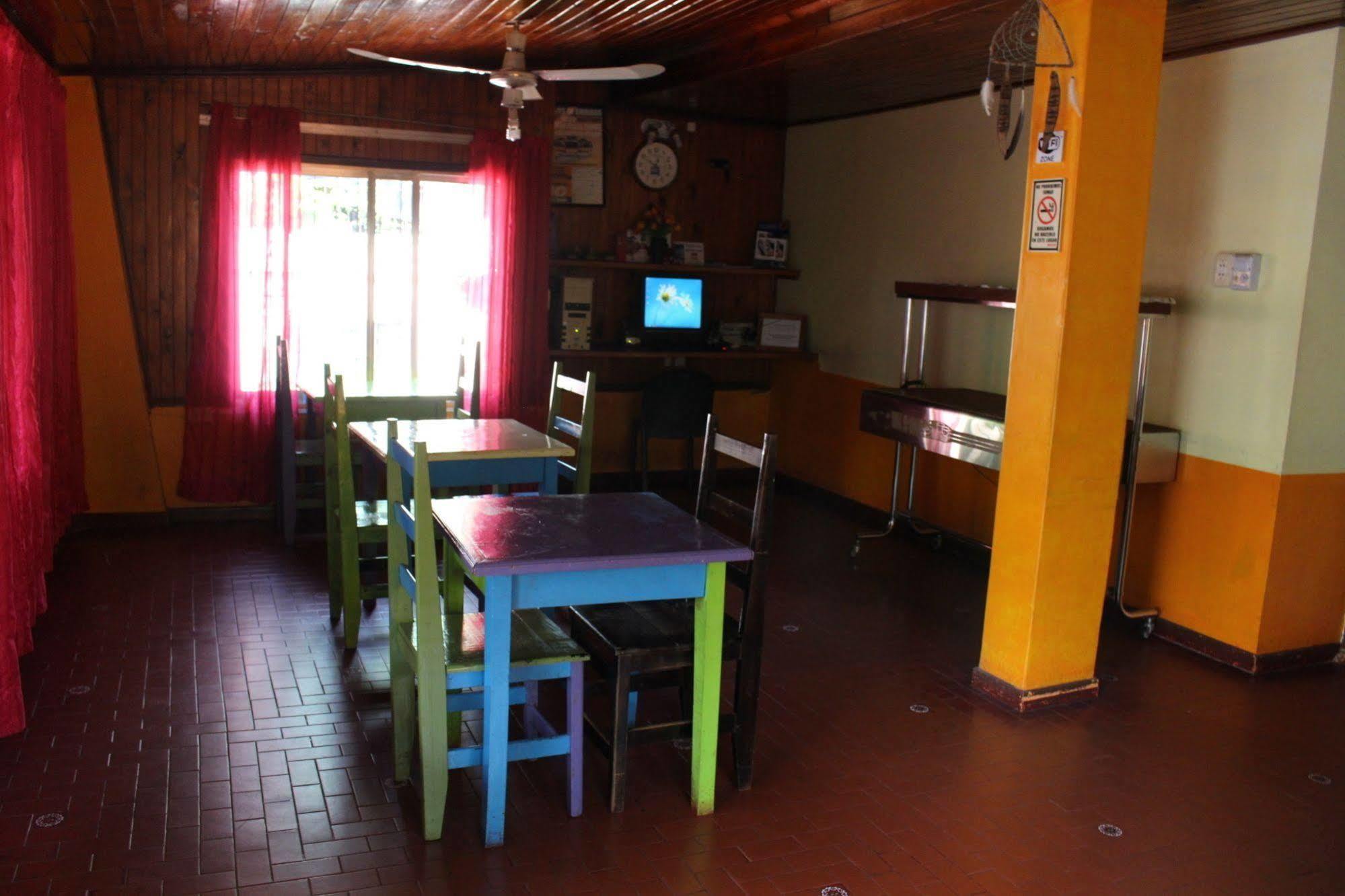 Residencial Noelia Hostel ปูแอร์โตอีกวาซู ภายนอก รูปภาพ