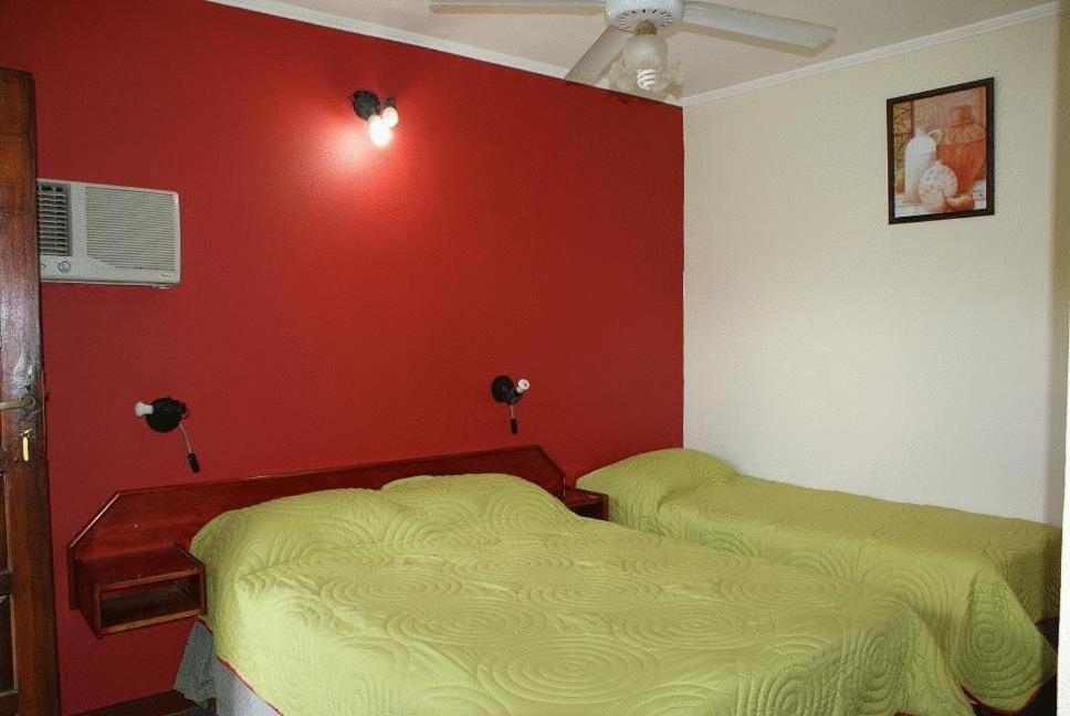 Residencial Noelia Hostel ปูแอร์โตอีกวาซู ภายนอก รูปภาพ